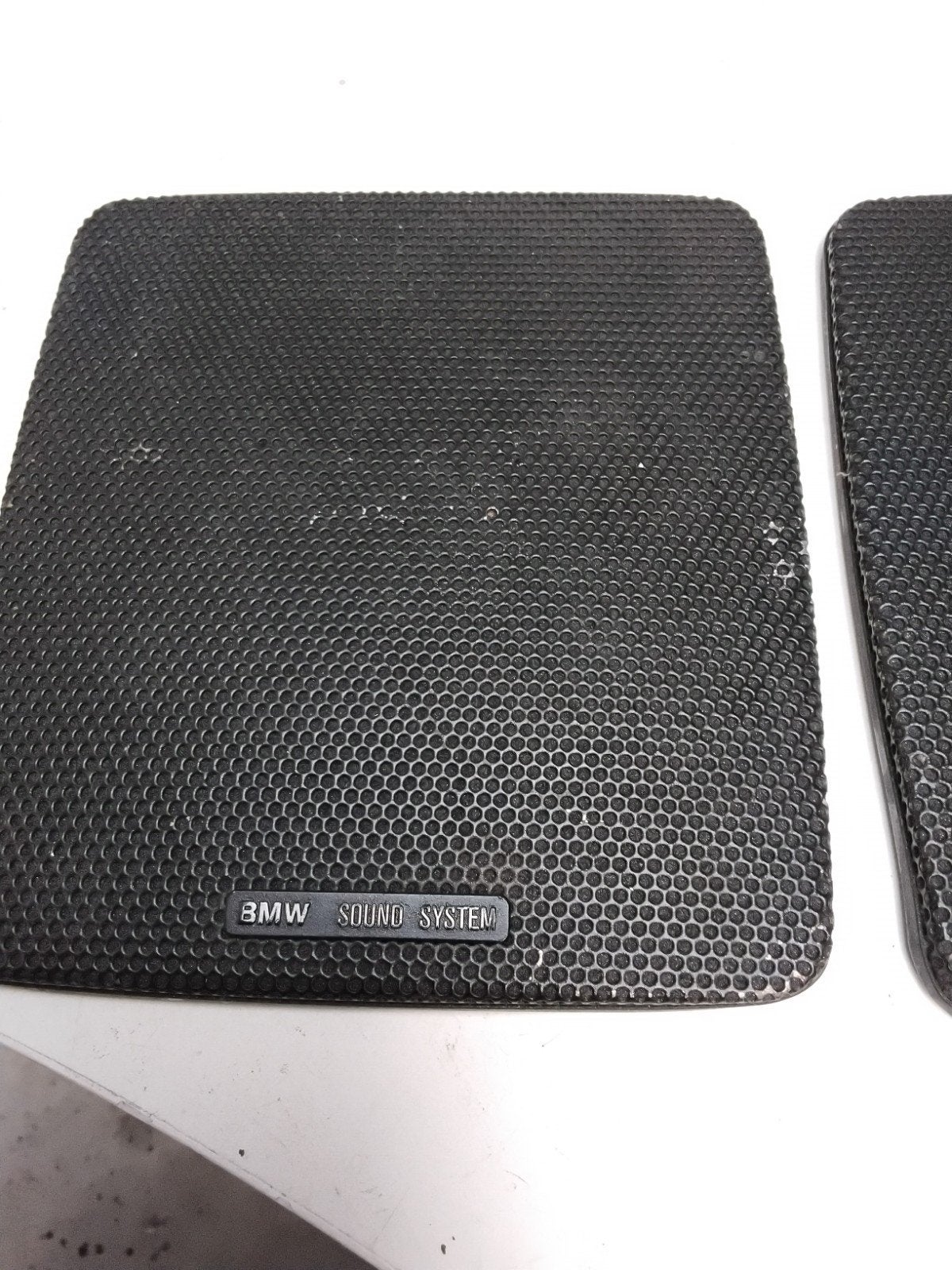2 caches origine sound système BMW E30 haut parleur arriéres, Computers en Software, Harde schijven, Ophalen of Verzenden