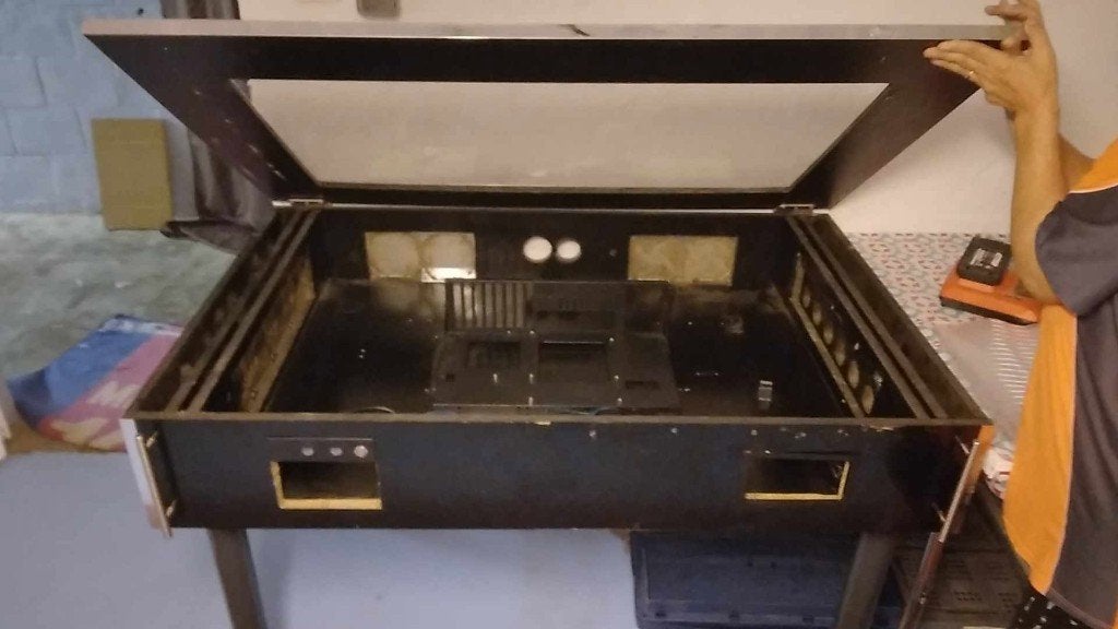 Table bureau boitier pc sans élément, Enlèvement, Utilisé