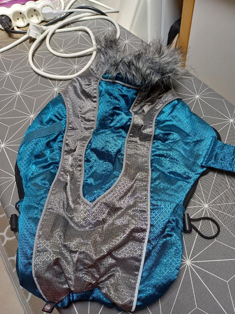 Manteau hivernale pour petit chien 40 cms utilisé une fois, Dieren en Toebehoren, Hondenkleding, Ophalen, Zo goed als nieuw