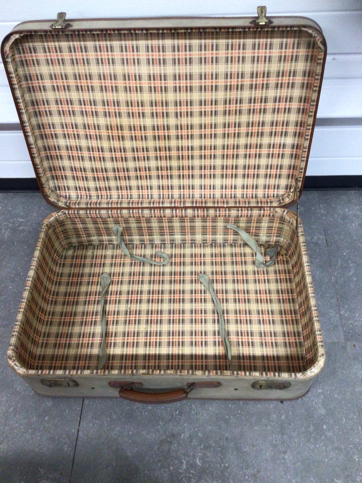 VALISE VINTAGE VERITABLE, Enlèvement