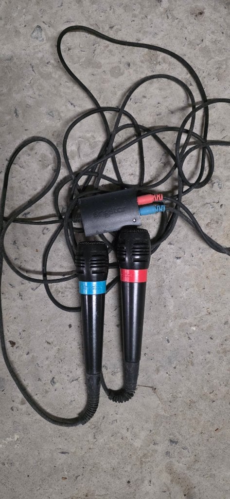2 micros filaires officiels SingStar avec adaptateur USB, Consoles de jeu & Jeux vidéo, Enlèvement ou Envoi, Utilisé, Micro, PlayStation 2