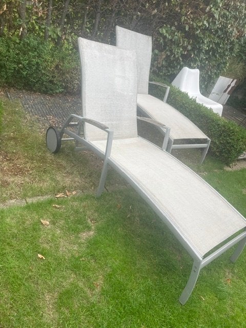 2  witte verstelbare ligzetels in goede staat, Tuin en Terras, Ligbedden, Ophalen, Gebruikt, Kunststof