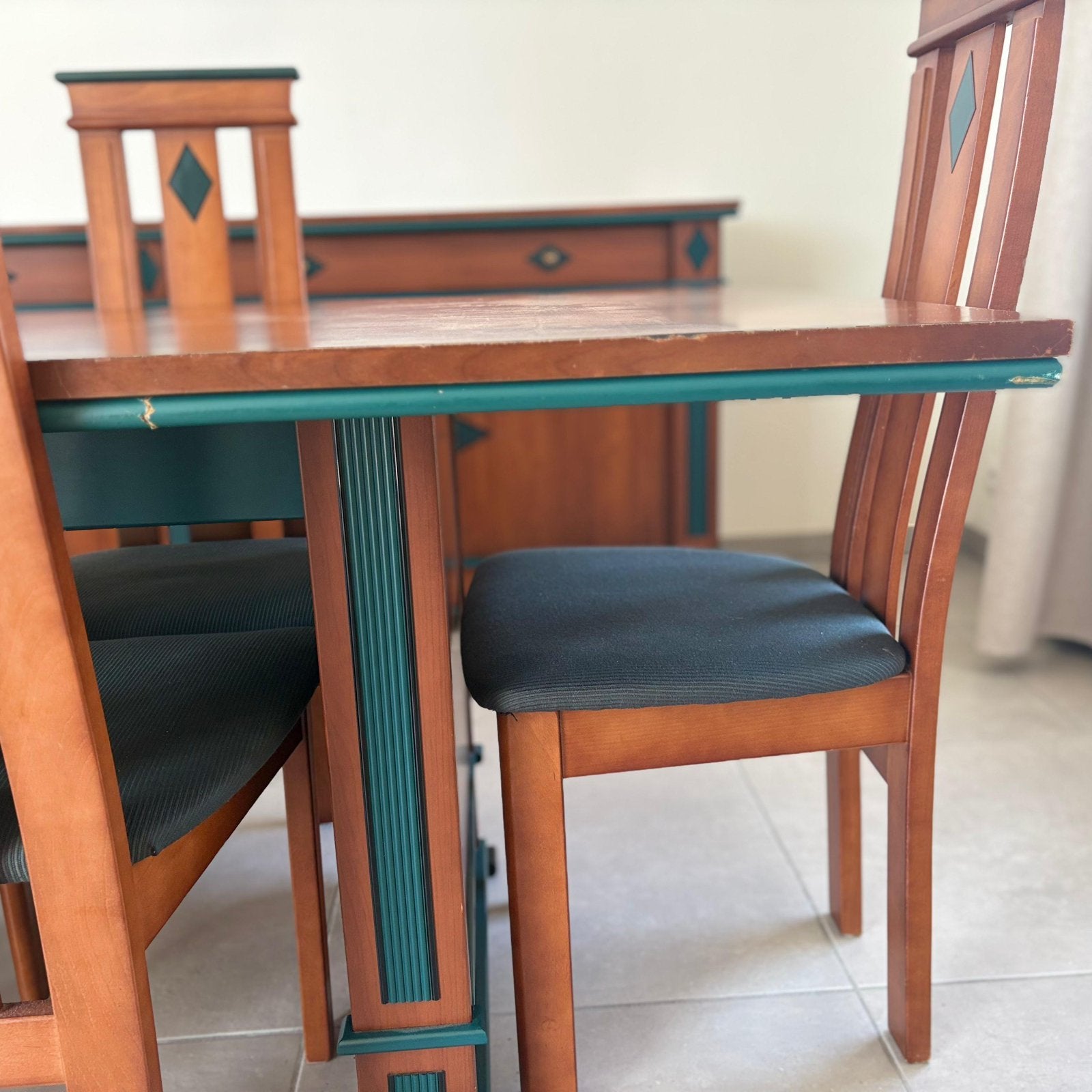 Tafel en stoelen te koop, Ophalen