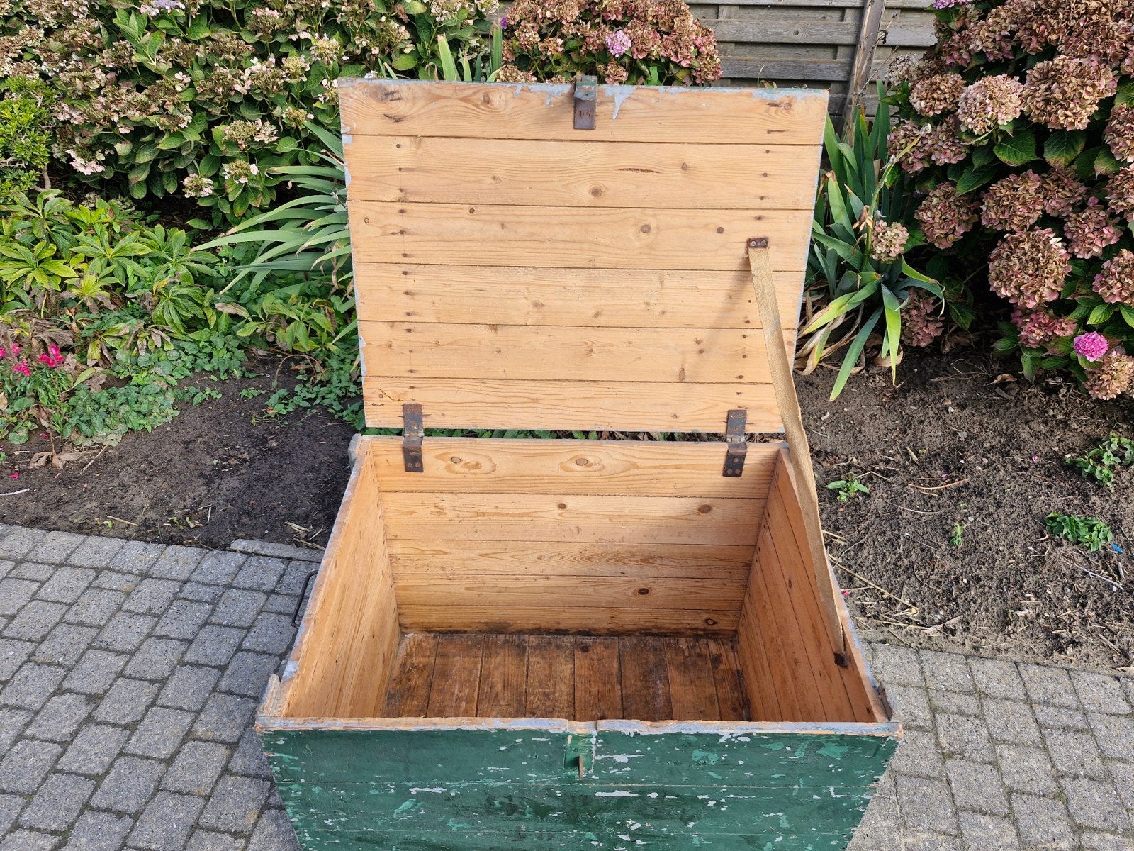oude houten kist van 73 cm lengte x 54 cm breedte en 58 cm h, Huis en Inrichting, Woonaccessoires | Kisten, Ophalen