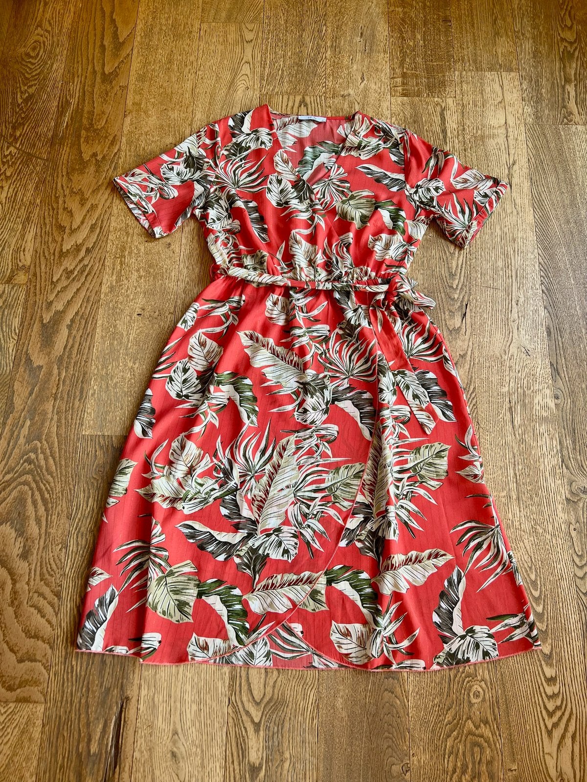 Robe midi rouge corail à imprimé estival Vila Joy, Neuf, Taille 38/40 (M), Enlèvement ou Envoi, Multicolore