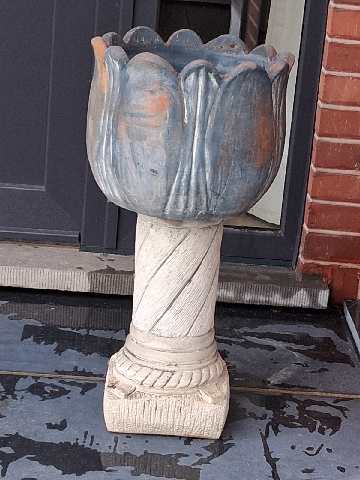 vase en pierre sur socle, Enlèvement