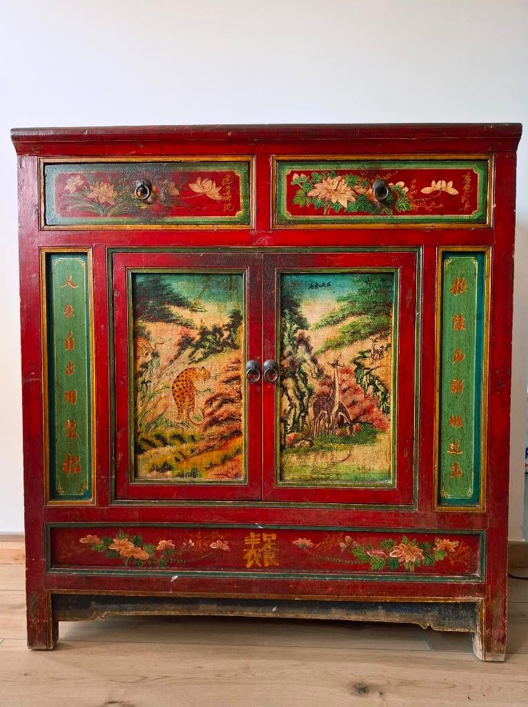 Antiek Tibetaans dressoir met de hand beschilderd., Ophalen, Gebruikt, 100 tot 150 cm, 50 tot 100 cm