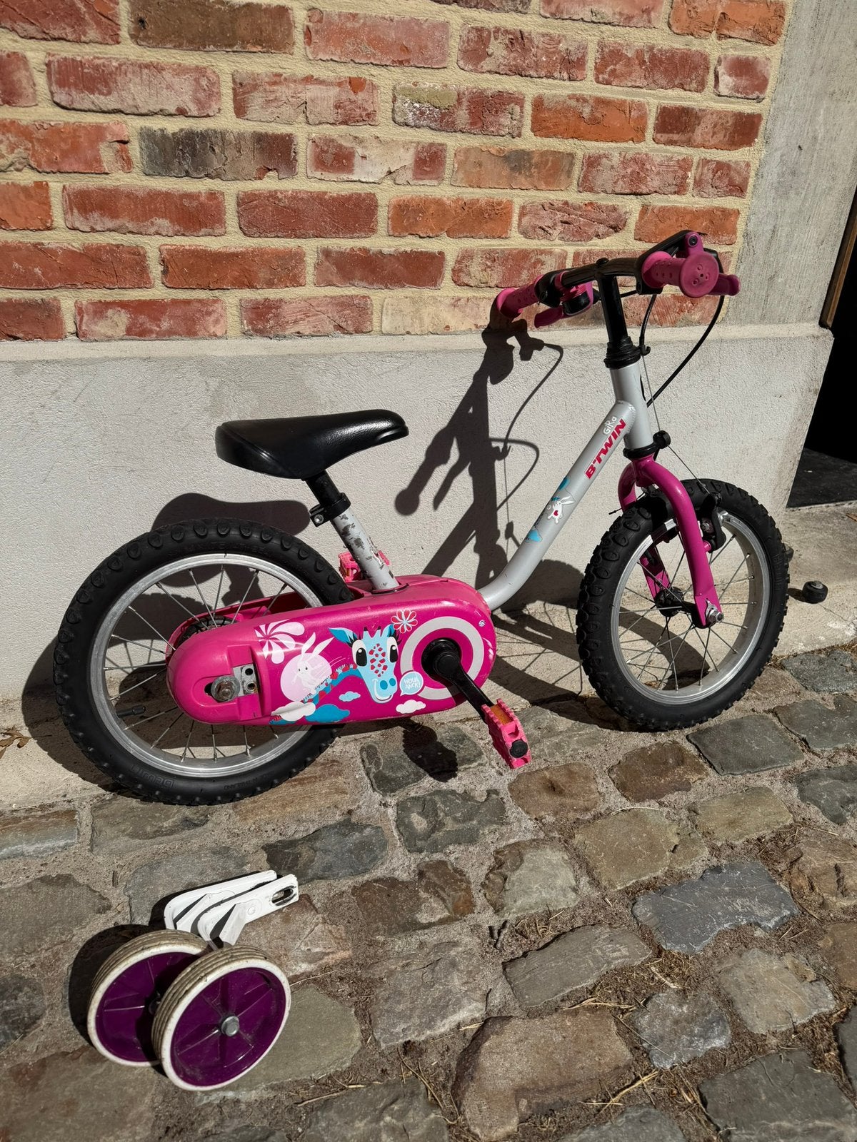 B’Twin meisjesfiets 14 inch – roze, Fietsen en Brommers, Ophalen, Zijwieltjes, Gebruikt, Velgrem