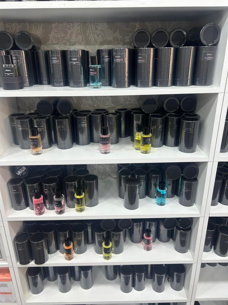 Parfum 15€ piece toute piece dispo en gros, Enlèvement, Neuf, Bouteille de parfum, Plein