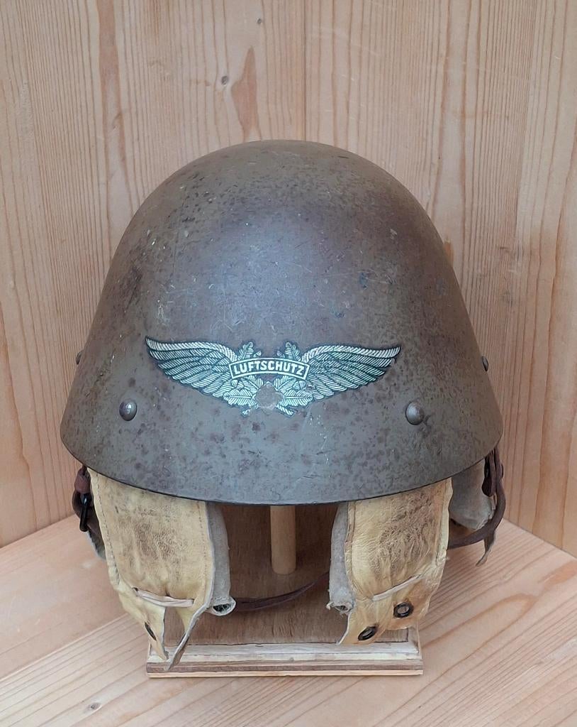 Luftschutz re-issued Czech M34 Helmet, Verzamelen, Militaria | Tweede Wereldoorlog, Ophalen of Verzenden, Landmacht, Helm of Baret