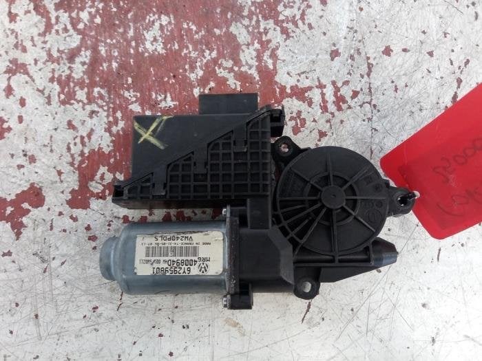 Moteur de vitre portière d'un Volkswagen Polo, -, Volkswagen, -, 3 mois de garantie