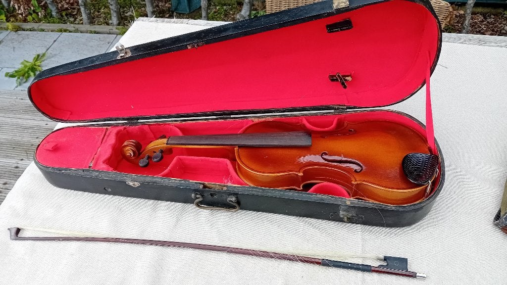 Violon 4/4 ancien, Musique & Instruments, Instruments à cordes frottées | Violons & Altos, Violon, Comme neuf, Avec valise, Enlèvement ou Envoi