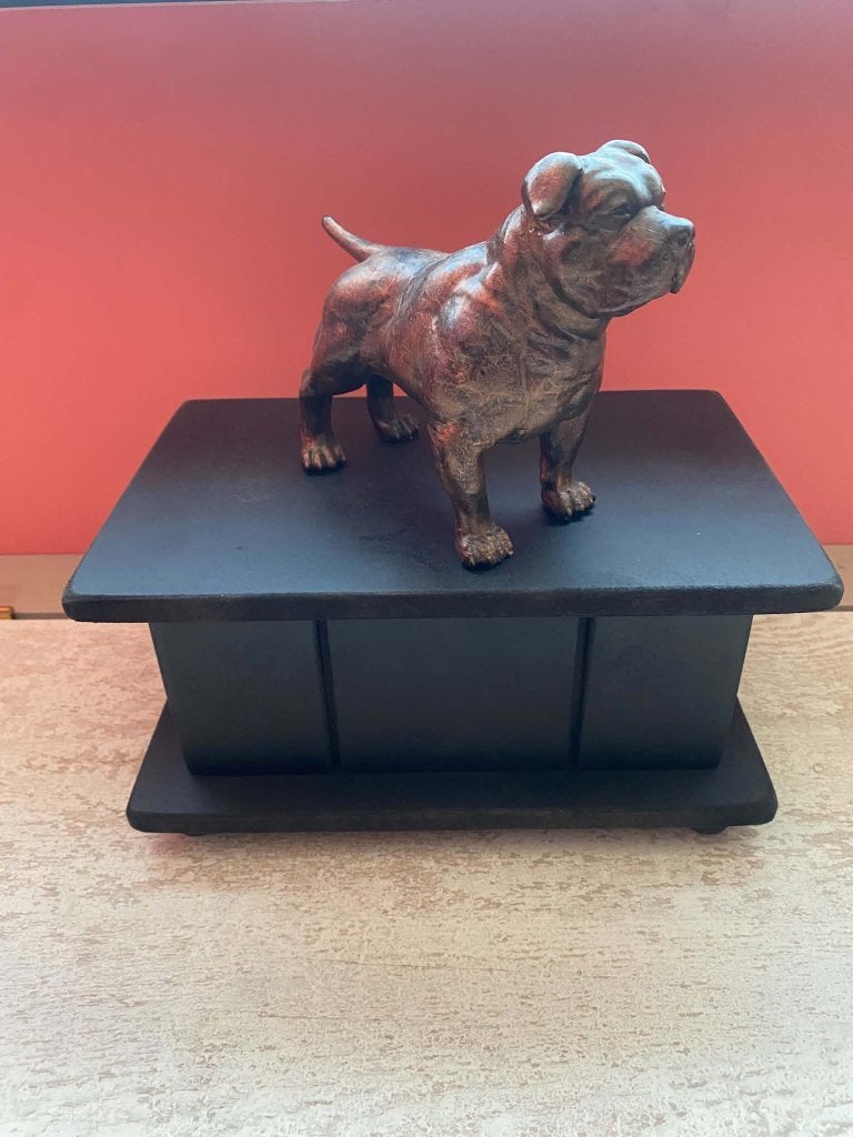 Pittbull met hangoren als urnen set slechts 1 exemplaar., Verzenden, Nieuw, Overige typen
