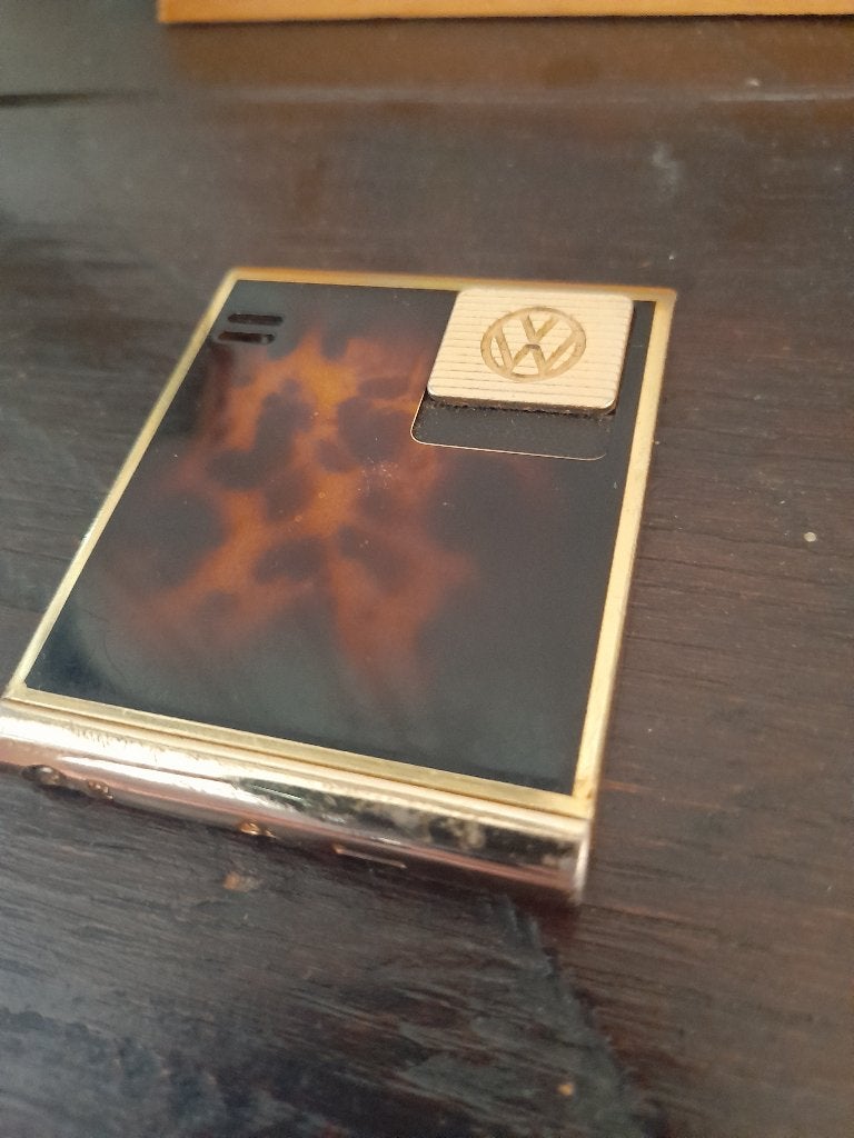 Aansteker sarome VW logo, Verzamelen, Ophalen of Verzenden, Zo goed als nieuw, Aansteker
