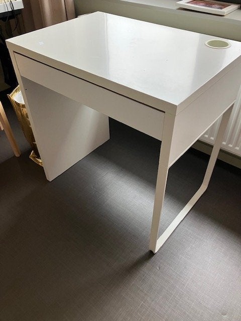 bureau, Huis en Inrichting, Bureaus, Ophalen, Met lades, 50 cm, Zo goed als nieuw