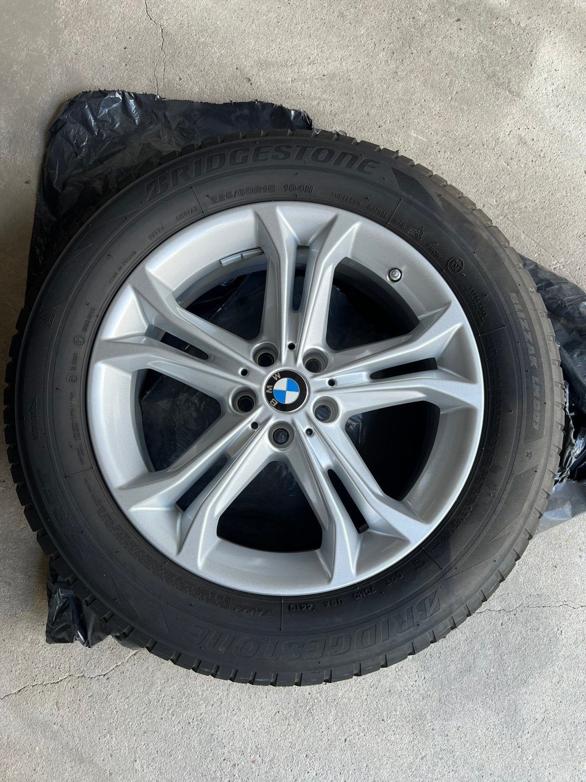 Winterbanden BMW18inch ongebruikt Bridgestone 225/60R18 104H, Autos : Pièces & Accessoires, Neuf, Pneus hiver, Véhicule de tourisme
