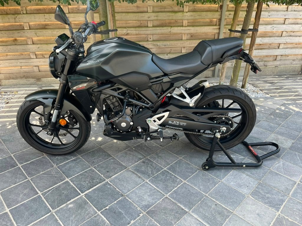 Honda CB 300-r **black edition** 6700km **2/2024**topstaat**, Motoren, 286 cc, Nieuw, Bedrijf, Minimaal motorrijbewijs A2