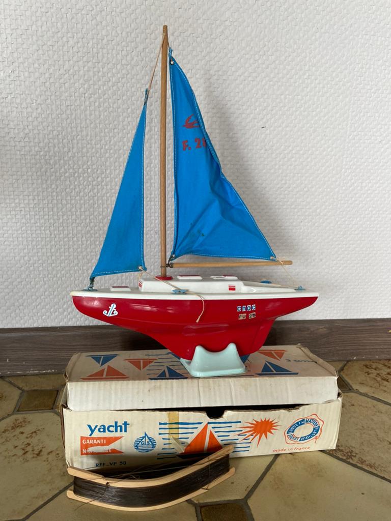 Zeilboot met zwembad, Ophalen