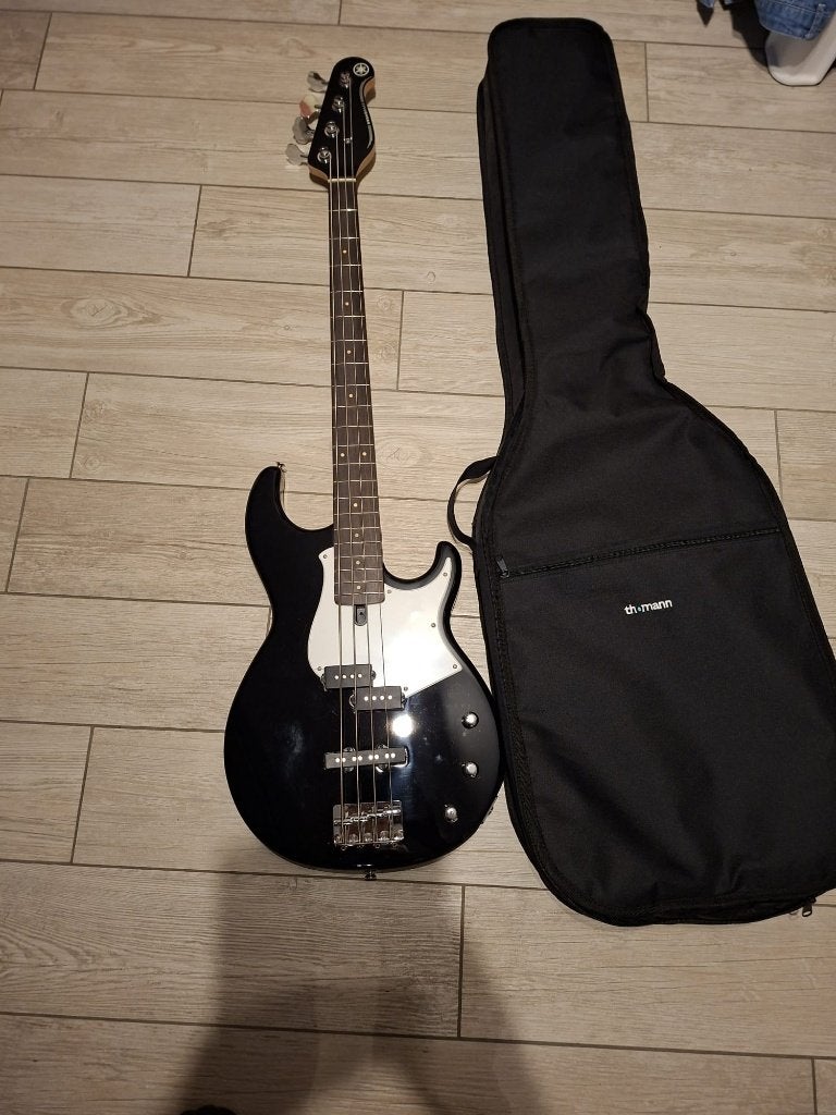 Yamaha BB234 Black, Musique & Instruments, Instruments à corde | Guitares | Basses, Enlèvement, Utilisé, Électrique