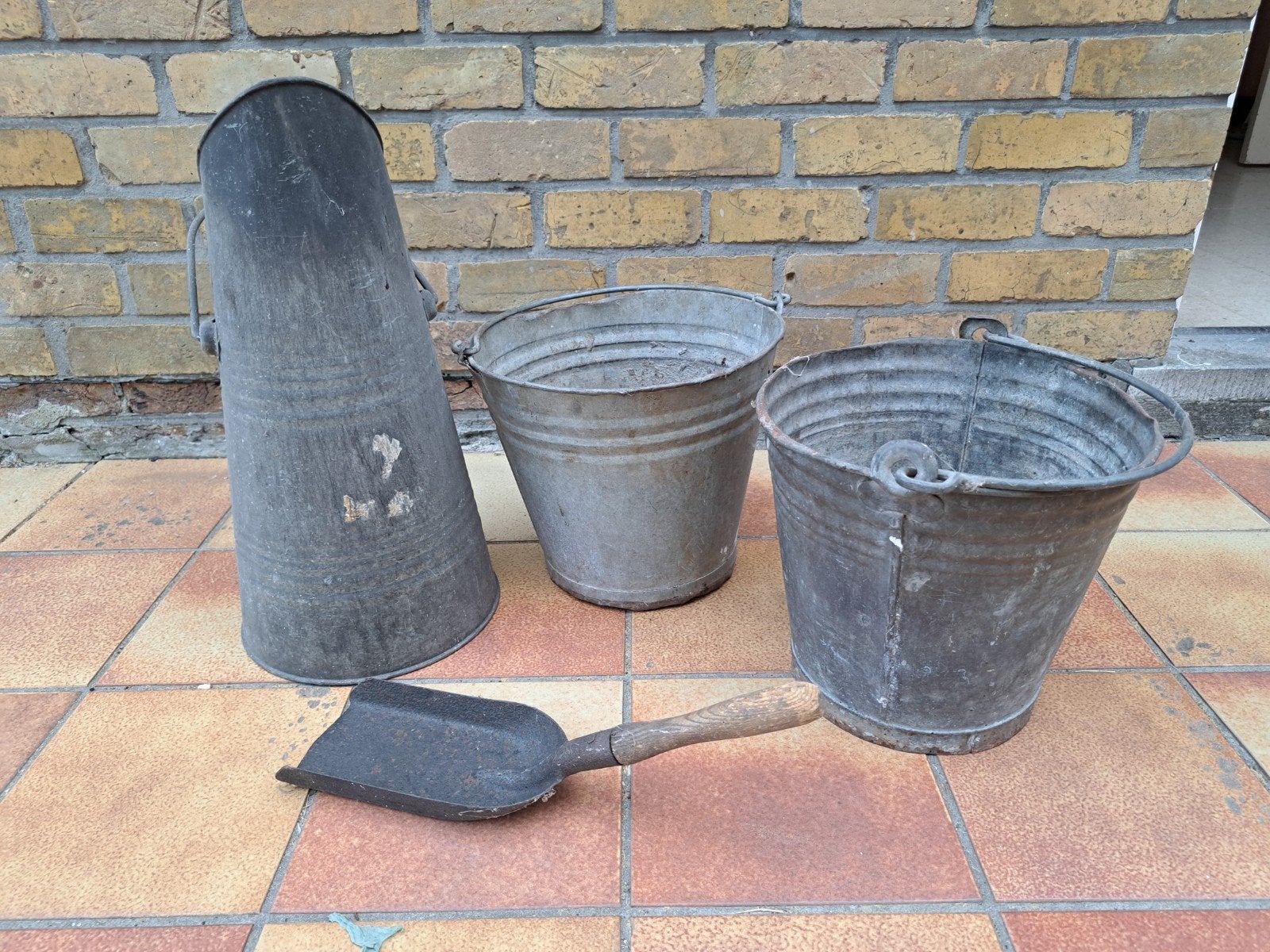Kit à charbon, pelle, seaux à cendres, Enlèvement