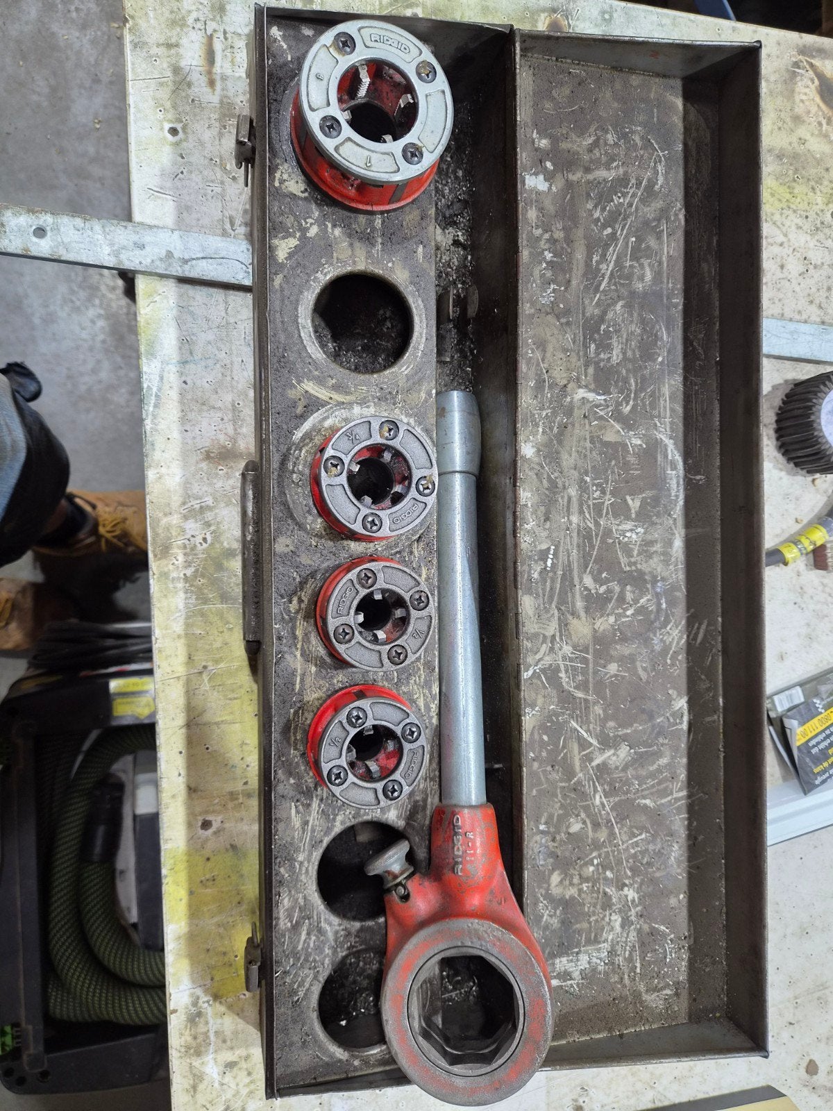 Draadsnijsset ridgid, Ophalen
