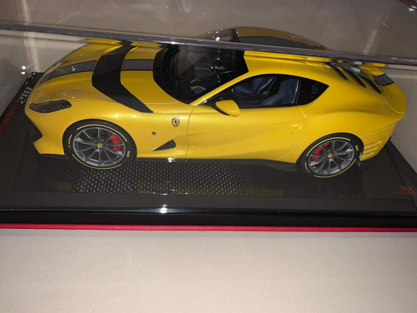 MR Collection 1:18 Ferrari 812 Competizione (Giallo), Enlèvement ou Envoi, Neuf