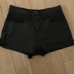 Eleven: zwarte short, Kleding | Dames, Broeken en Pantalons, Ophalen of Verzenden, Zo goed als nieuw, Maat 36 (S), Zwart