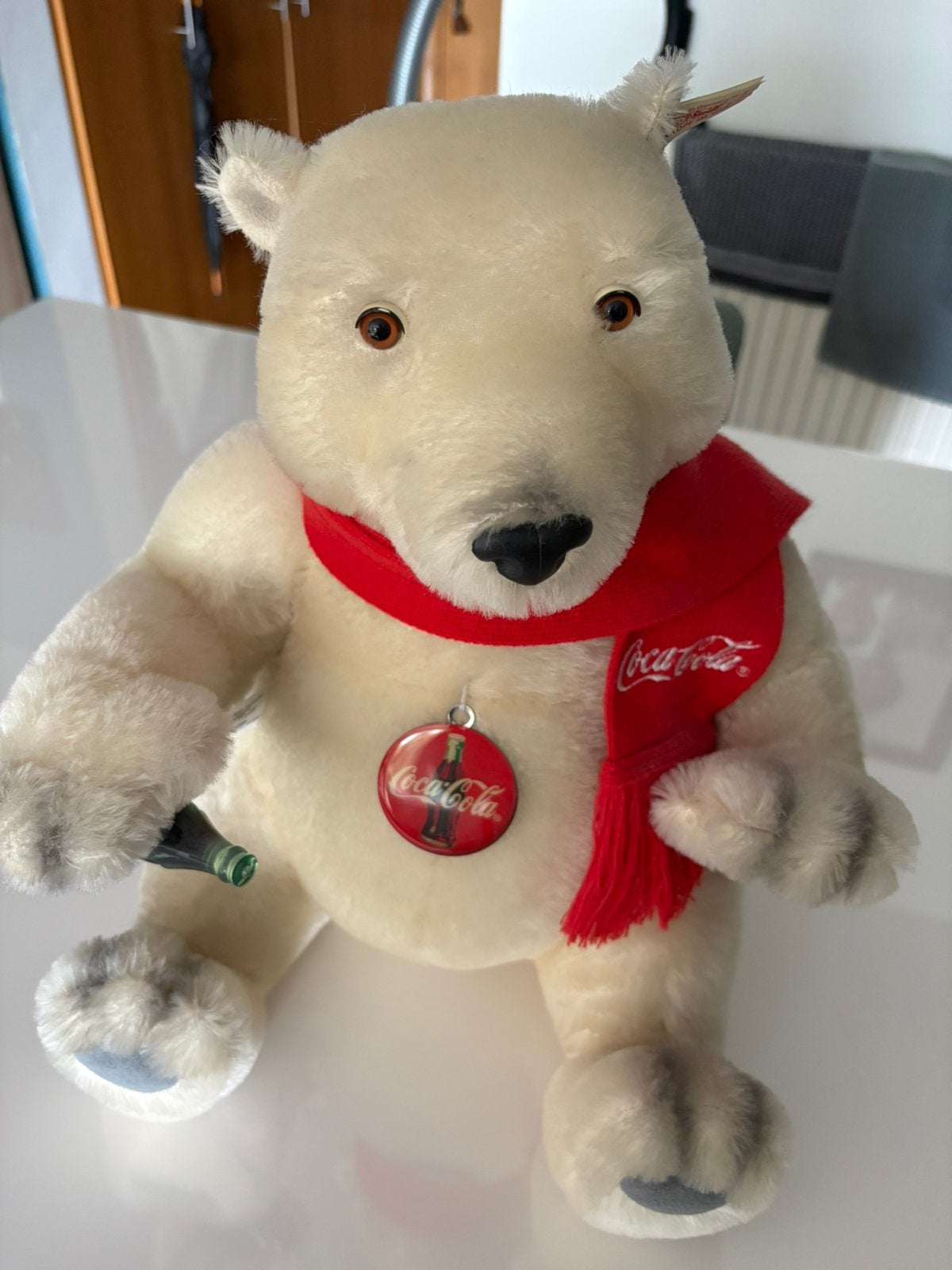 Coca-Cola Mohair Ijsbeer 1999, Ophalen