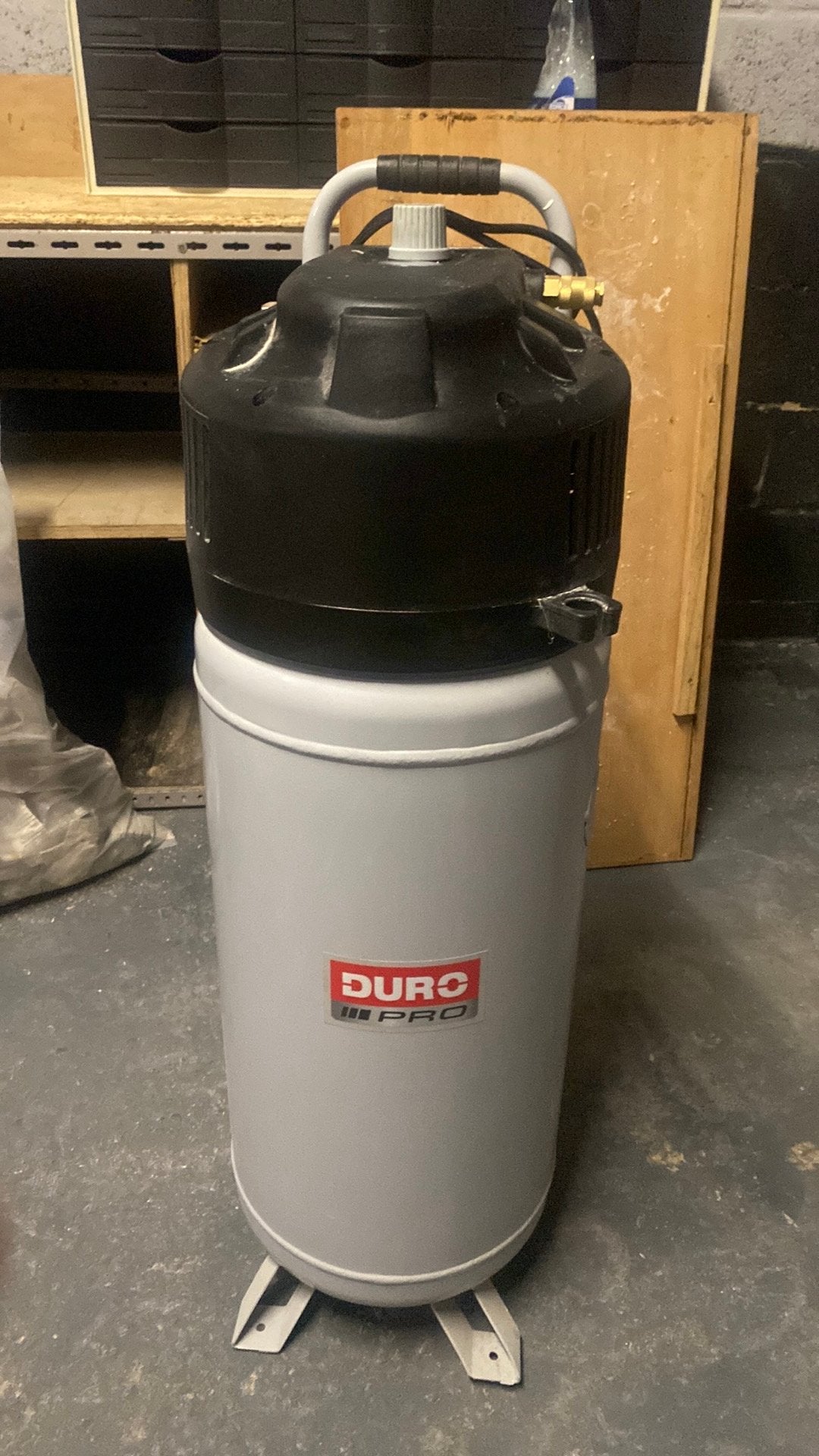 Luchtcompressor 50 liter. Duro PRO D-K 241/50. 2x gebruikt, Doe-het-zelf en Bouw, Ophalen, 10 bar of meer, Zo goed als nieuw, 25 tot 100 liter