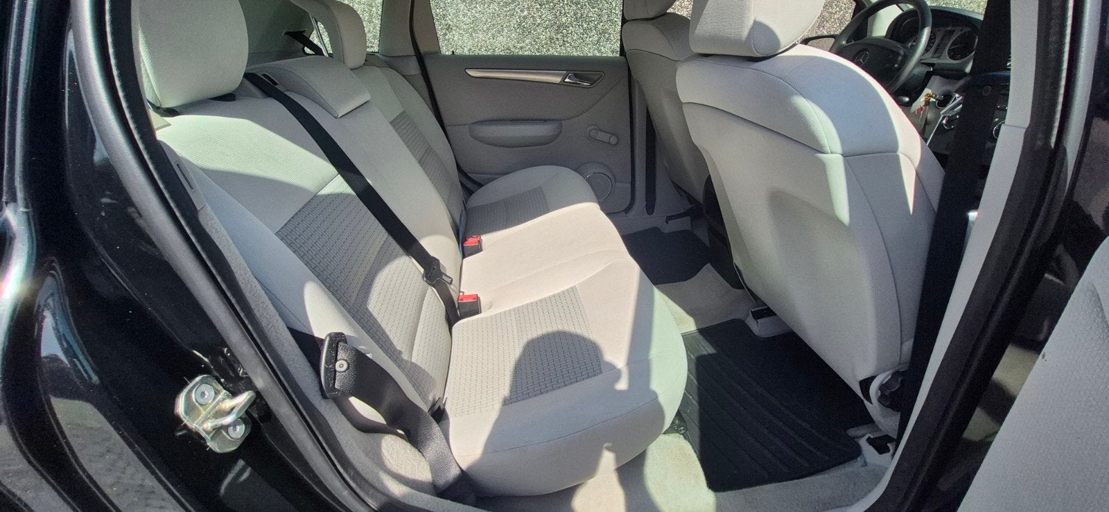 Mercedes B160 GEKEURD *AUTOMAAT* 1.5i BENZINE 2011, Auto's, Automaat, Euro 5, Beige, Parkeersensor