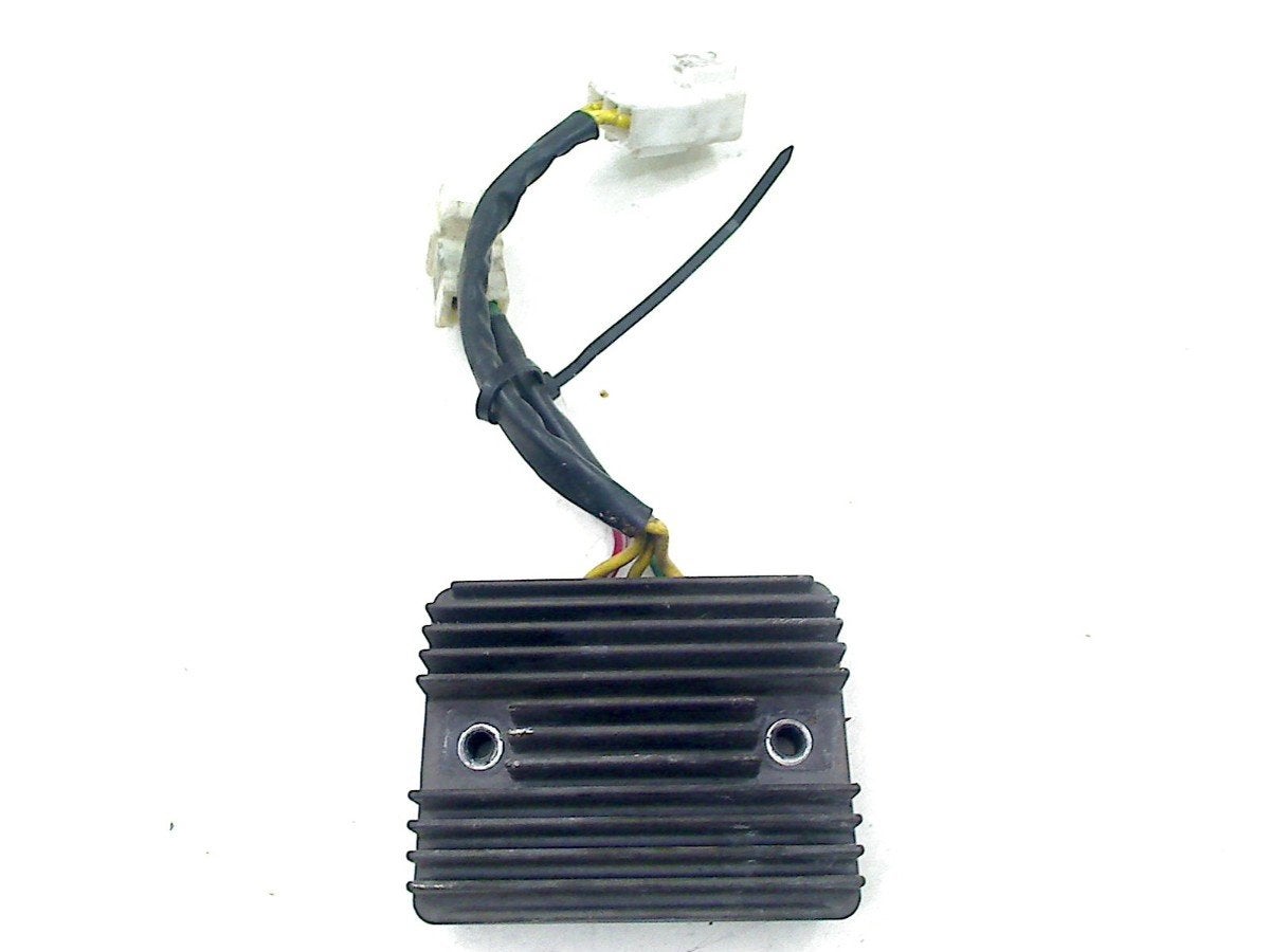 REGULATEUR DE TENSION Piaggio (SH689JC), Dhr. S. di Majo, Utilisé, Info@cama-motorparts.nl, P.J. Troelstraweg 8 8
3144 CX  MAASSLUIS, NL