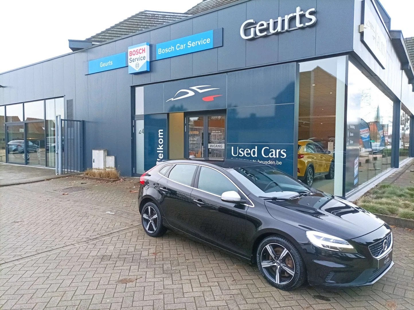 Volvo V40 V40 2.0 D3 R design Automaat (bj 2018), Auto's, Automaat, 4 cilinders, Zwart, Bedrijf