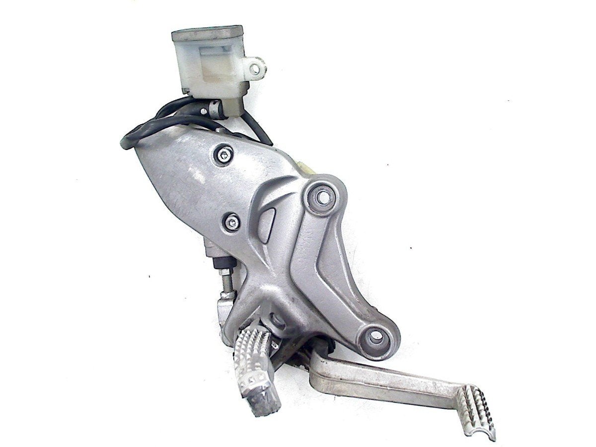 REPOSE PIEDS AVANT DROIT Suzuki SV 650 2021- (01-2021/-), Suzuki Deutschland GmbH, Utilisé, Kontakt@suzuki.de, Suzuki-Allee 7
64625  Bensheim, DE