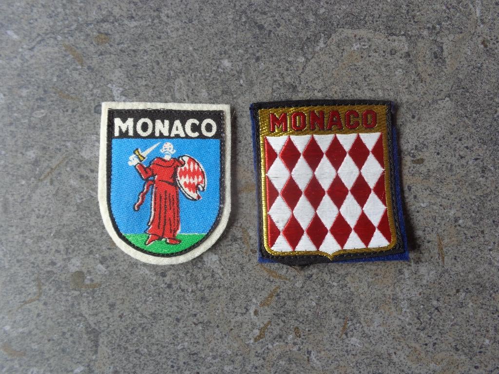 2 anciens écussons en tissu de Monaco, Collections, Enlèvement