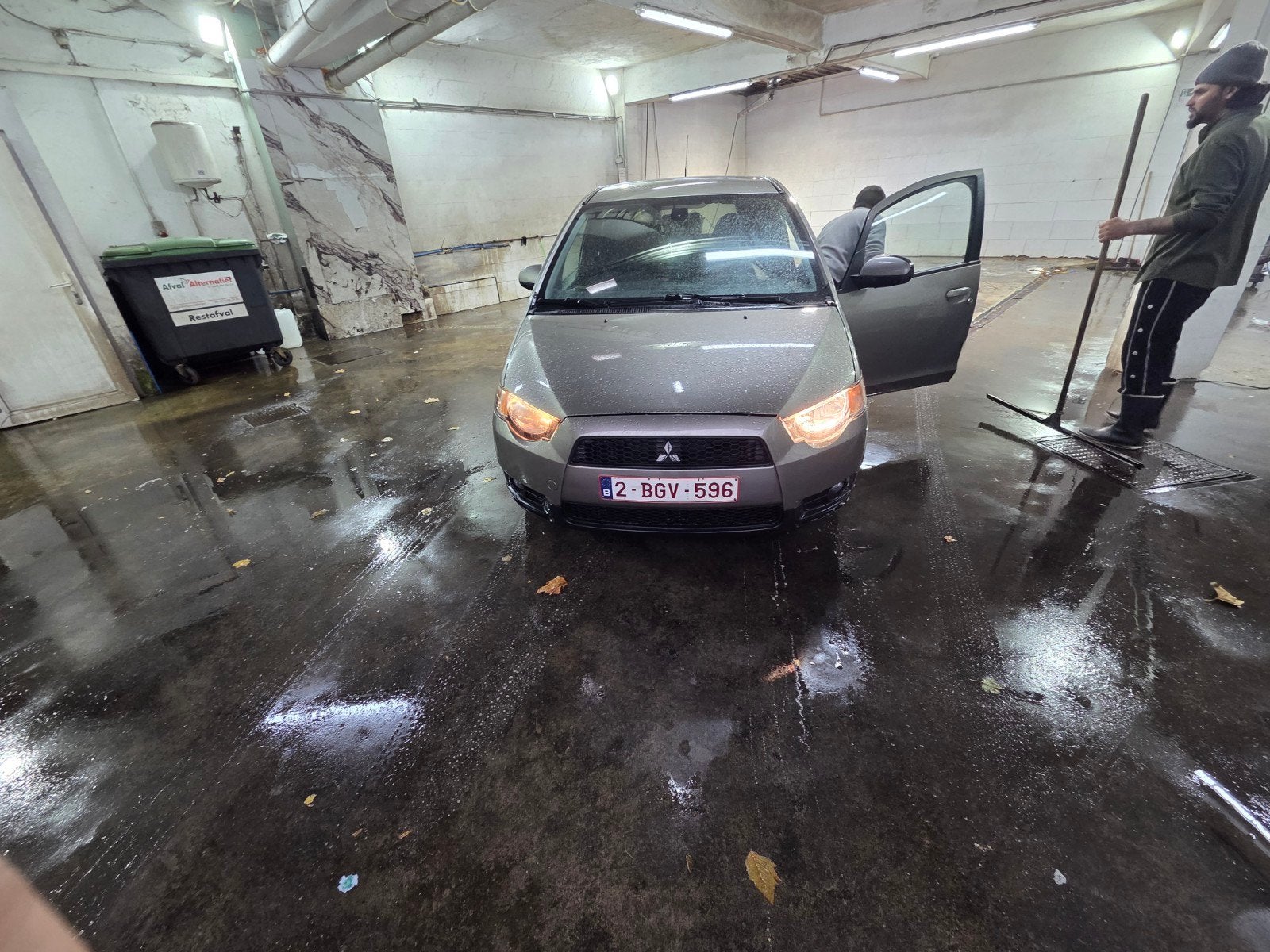 mitsubishi colt 1.3 ketting airco, Auto's, Voorwielaandrijving, Stof, Zwart, 4 cilinders