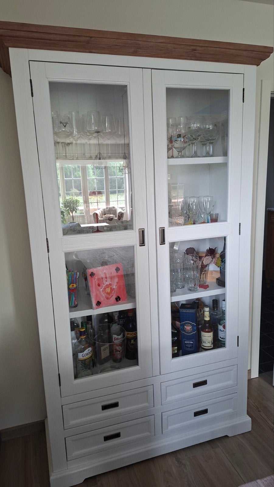 vitrinekast en tafel., Ophalen