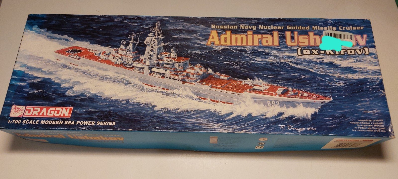 Maquette de navire « croiseur naval Admiral Ushakov » de la, Hobby & Loisirs créatifs, Enlèvement ou Envoi, Neuf, 1:200 ou moins