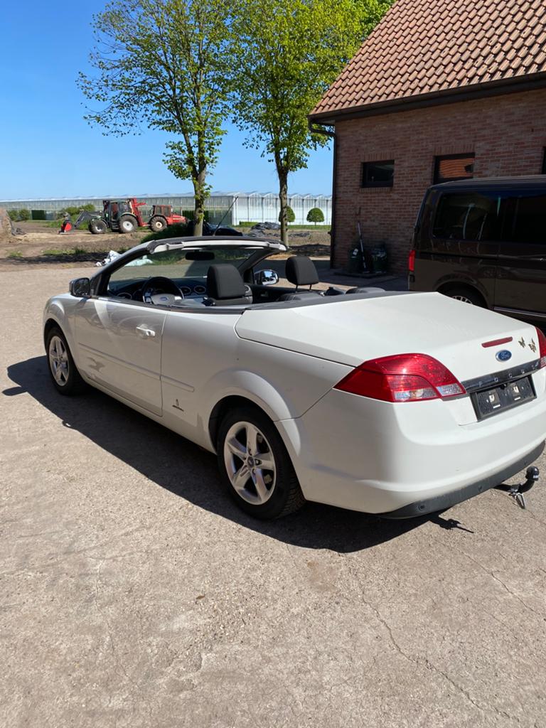 DIT WEEKEND HALEN FOCUS CABRIO 1.6 benzine 2011, Auto's, Ford, Euro 5, Stof, Parkeersensor, Cabriolet