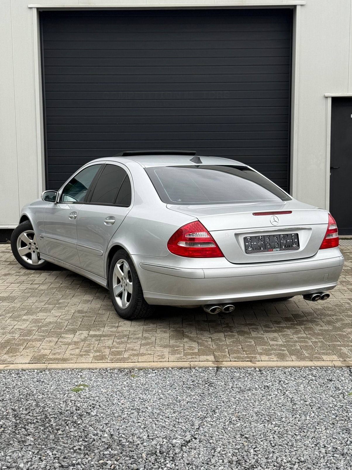 Mercedes E240 Essence Avantgarde V6, Achat, Entreprise, Boîte manuelle, 5 portes