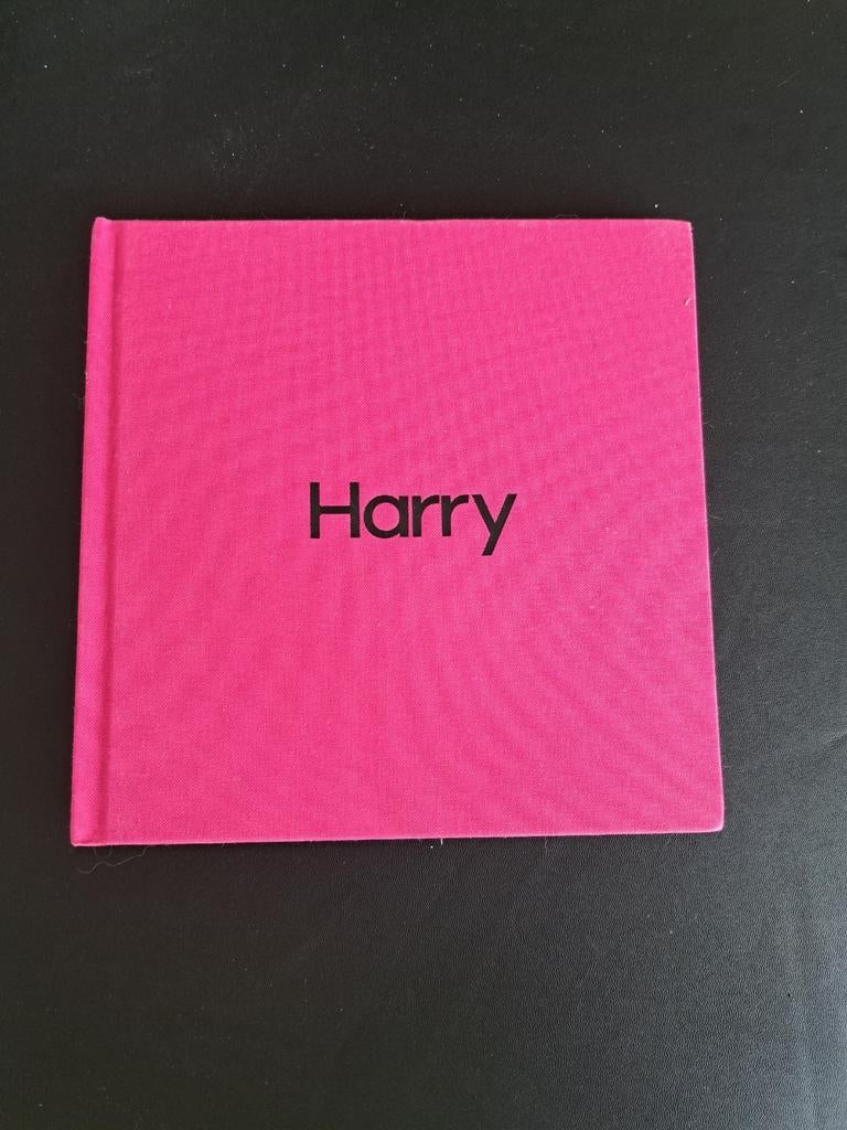 Harry Styles photobook 2018 tour merch roze (zeldzaam), Ophalen of Verzenden, Zo goed als nieuw, Overige onderwerpen