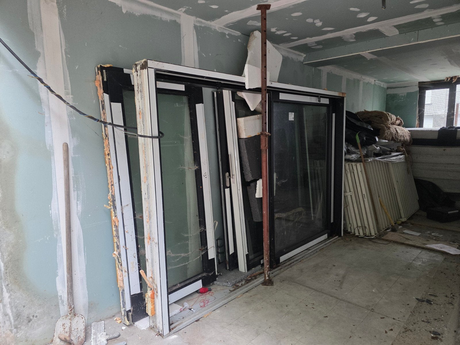 Te koop 2 x schuifraam 1 x vaste glas en 2 balkondeuren ., Doe-het-zelf en Bouw, Raamkozijnen en Schuifdeuren, Ophalen of Verzenden