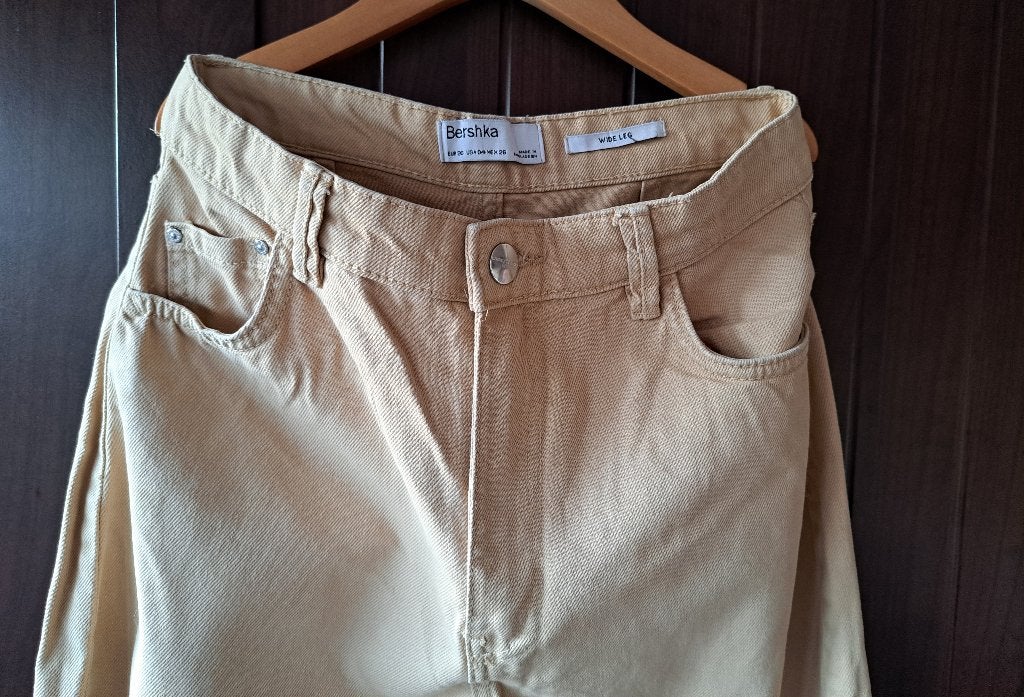 Beige jeansbroek van Bershka in maat 36, Kleding | Dames, Verzenden, Beige, Bershka, Maat 36 (S)
