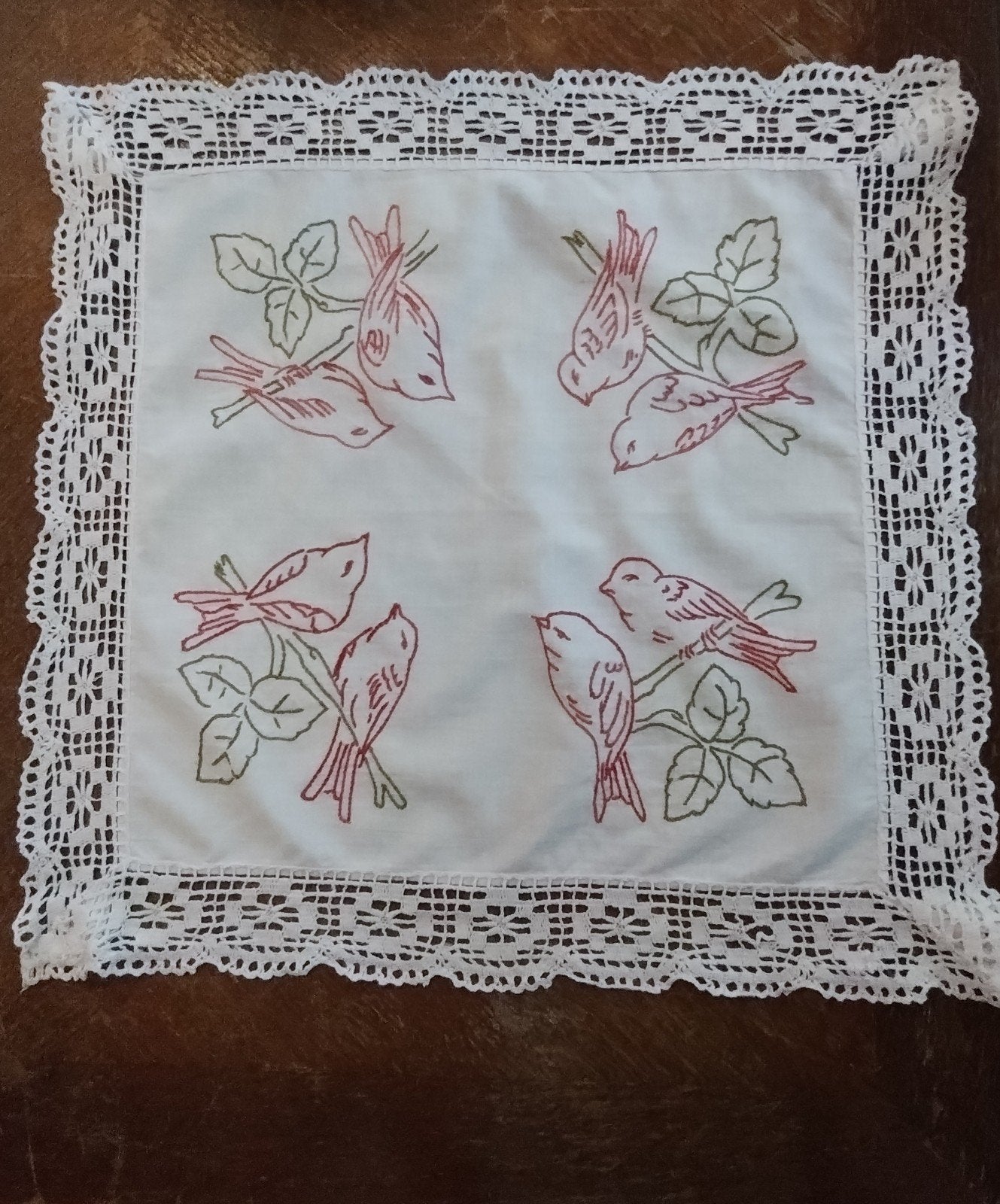 handwerk tafeldoekje vierkant gehaakte rand vogels, Enlèvement ou Envoi