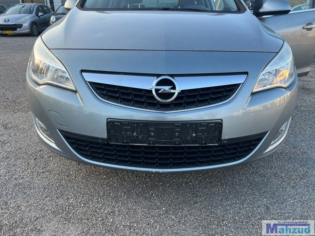 Pare-chocs avant gris Z179 pour Opel Astra J (2009-2015), Pare-chocs, Opel Automobile GmbH, Opel, Bahnhofsplatz 1
65423  Russelsheim am Main, DE