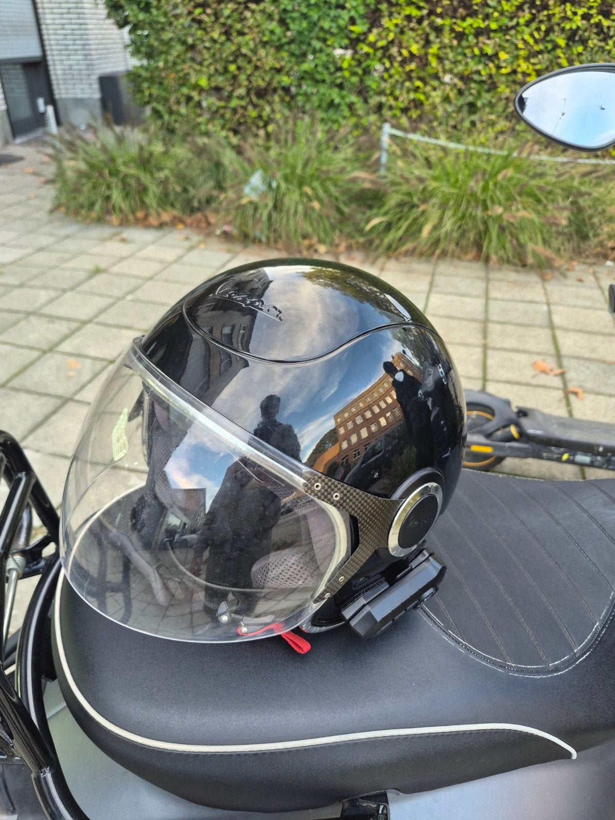 vespa helm, Ophalen