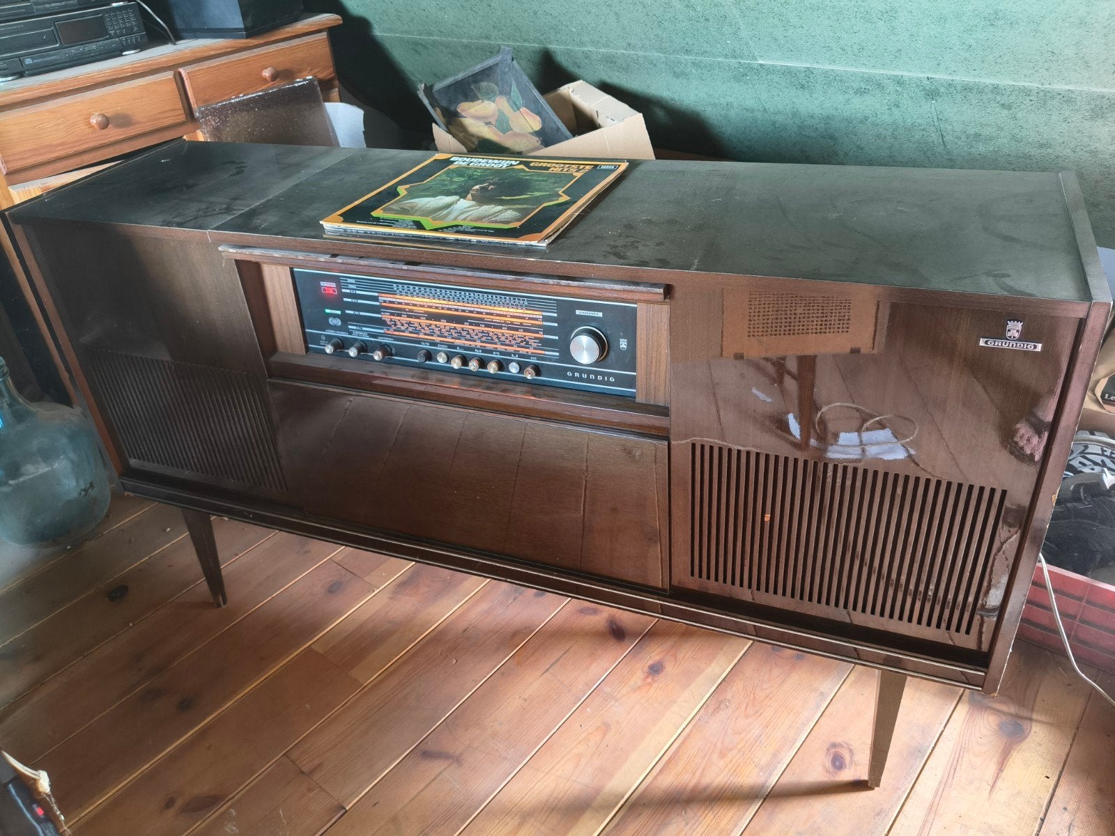 grundig radiomeubel, Enlèvement
