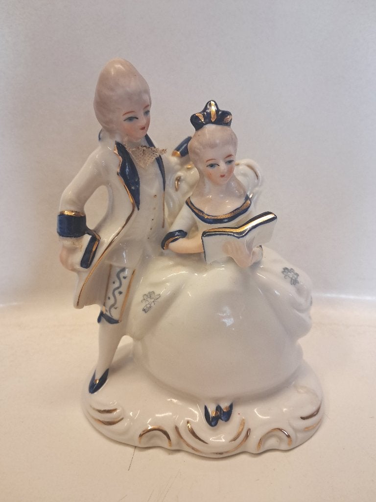 Vintage Porseleinen Beeldje–18e-eeuws Lezend Stel, Antiquités & Art, Enlèvement