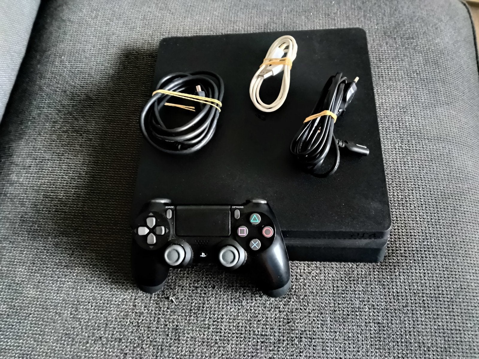 PlayStation 4 1Tb 1 controller alle kabels, Games en Spelcomputers, Spelcomputers | Sony PlayStation 4, Verzenden, Zo goed als nieuw