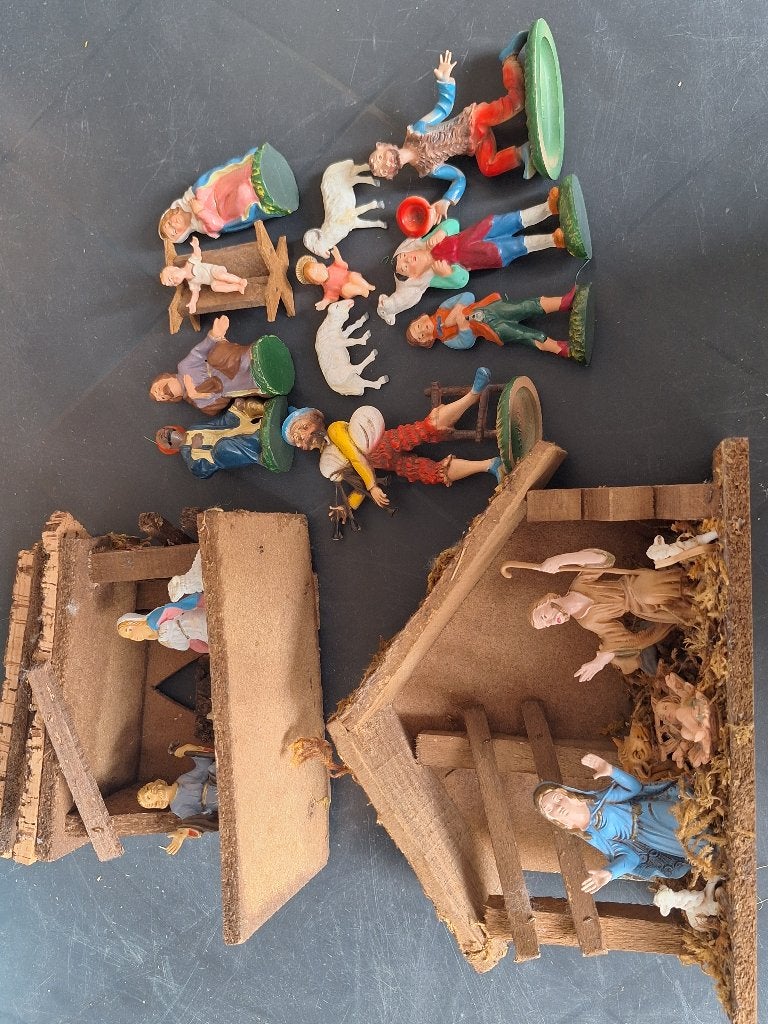 Kerstgerief 2 stalletjes en beeldjes, Enlèvement