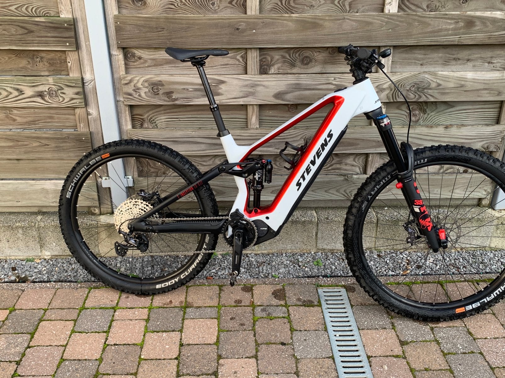 E- mtb, Fietsen en Brommers, Ophalen, Zo goed als nieuw